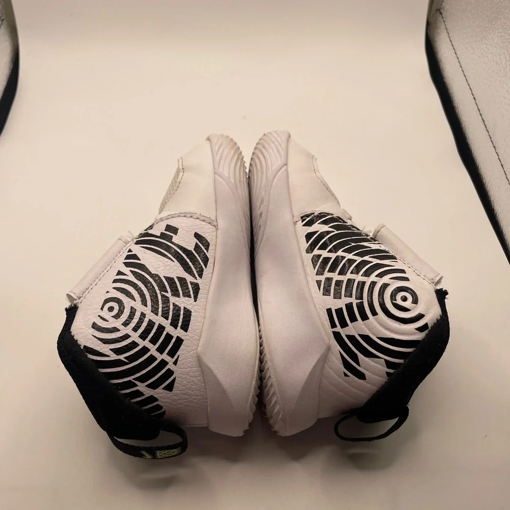 Nike Hustle boys White and Black High-Top Sneakers size 5C
